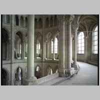 Soissons, photo Andrew Tallon, mcid.mcah.columbia.edu, south transept, west gallery aisle looking south.png